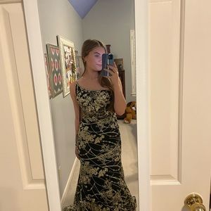 Black & Gold size 6 PromGirl prom dress!